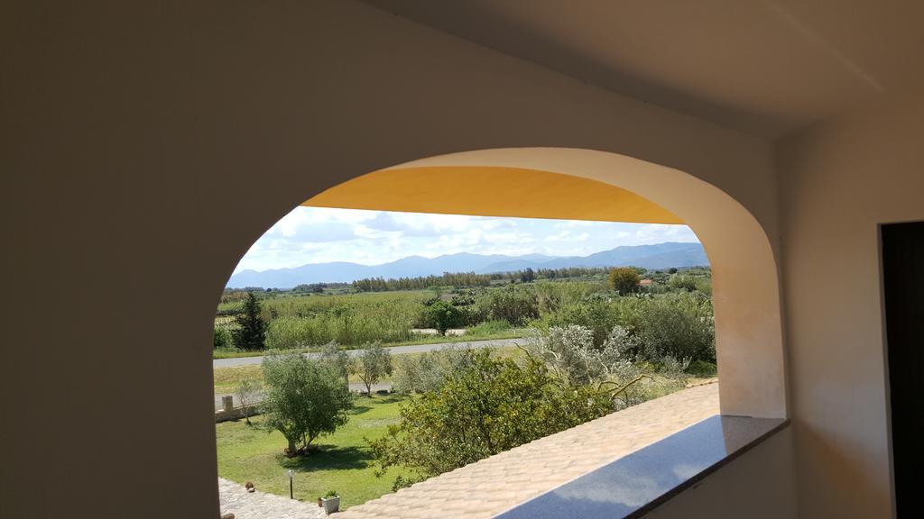 Villa Su Sattisceddu Uras Exterior foto
