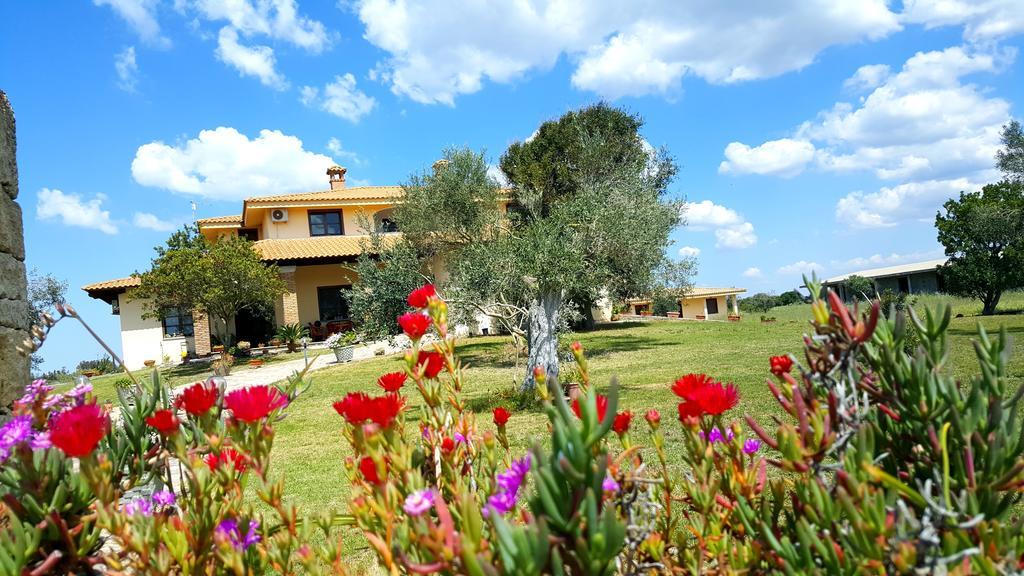 Villa Su Sattisceddu Uras Exterior foto